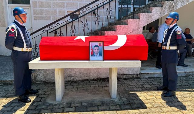 Afyonkarahisar'daki trafik kazasında ölen uzman çavuş, Uşak'ta toprağa verildi
