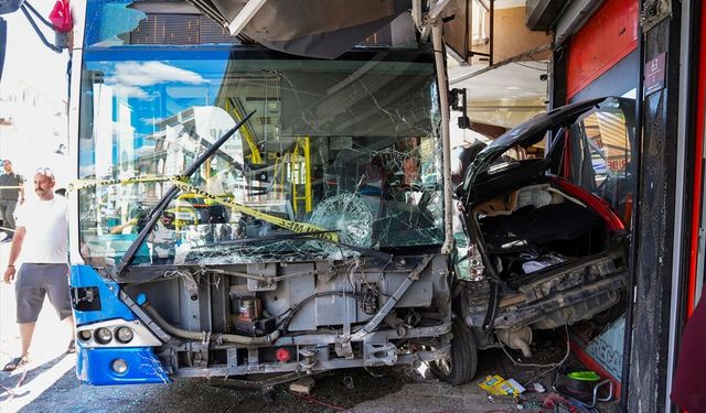 Ankara'da kontrolden çıkan EGO otobüsü iş yerine çarptı