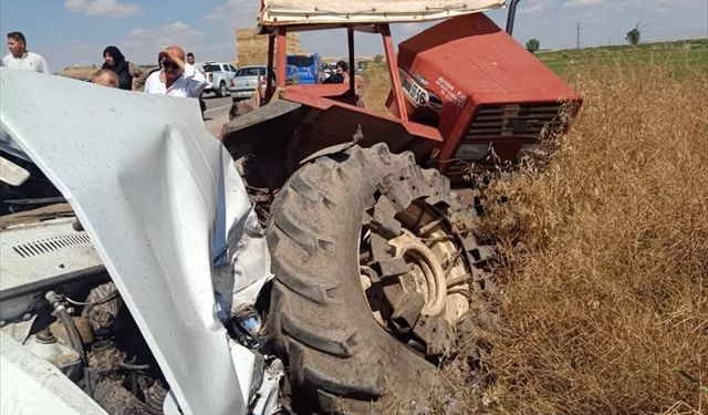 Çankırı'da park halindeki traktöre çarpan otomobildeki 3 kişi öldü, 1 kişi yaralandı