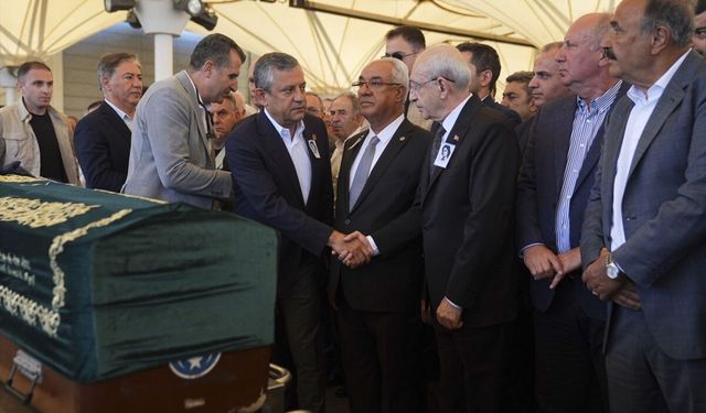 Eski CHP Genel Başkanı Deniz Baykal'ın eşi Olcay Baykal, başkentte son yolculuğuna uğurlandı
