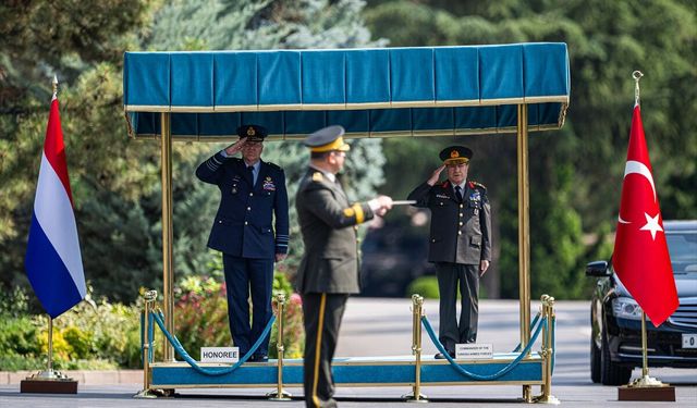 Genelkurmay Başkanı Orgeneral Bayraktaroğlu, Hollandalı mevkidaşı Eichelsheim ile görüştü