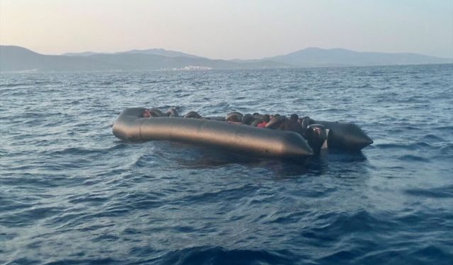 İzmir açıklarında 93 düzensiz göçmen yakalandı