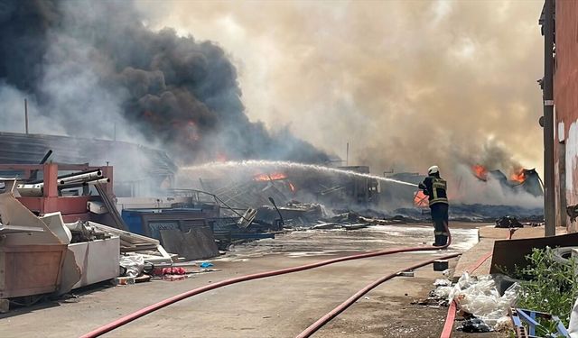 Kayseri'de hurdalıkta çıkan yangın söndürüldü