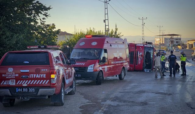 Malatya'da yangına giden itfaiye aracının devrilmesi sonucu 3 kişi yaralandı