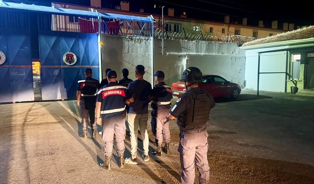 Nevşehir'de tarladan güneş enerji paneli çaldıkları iddiasıyla 3 zanlı tutuklandı