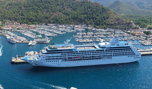 'Regatta' kruvaziyeri Marmaris'e 481 yolcusuyla geldi