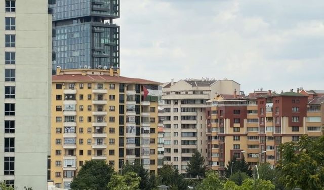 ABD Başkanı Trump'ın kalacağı otelin karşısına Filistin bayrağı asıldı