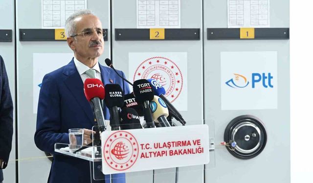 Bakan Uraloğlu: 'NATO Zirvesi anısına hazırlanan anma pulu ve ilkgün zarfını tedavüle sunduk'