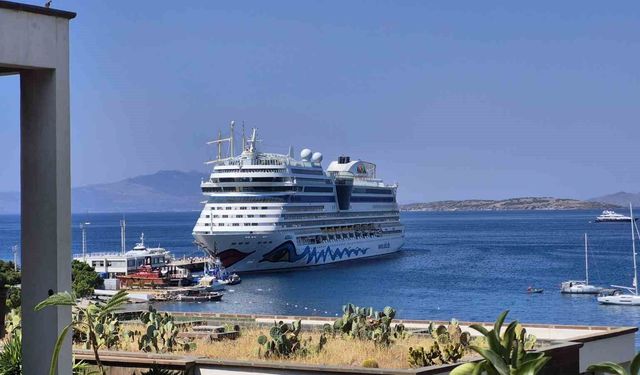 Bodrum'a 3 gemiyle 2 bin 761 turist geldi