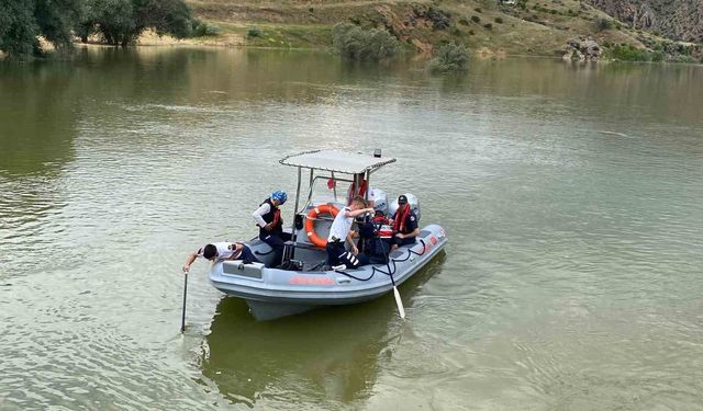 Çocuğunu kurtarmak için Kızılırmak'a giren babanın cansız bedeni bulundu