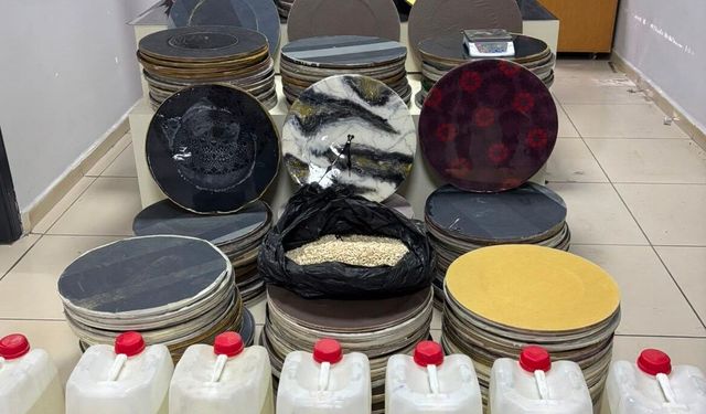 Duvar saatlerinden 48 kilodan fazla uyuşturucu çıktı: 4 tutuklama