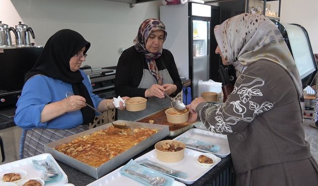 Evde oturmak yerine üretimi seçtiler: Yaptıkları ürünleri Türkiye'nin dört bir yanına gönderiyorlar