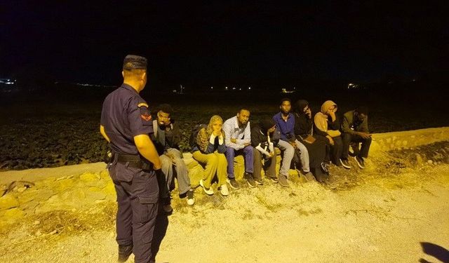 İzmir'de 36 düzensiz göçmen yakalandı