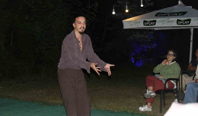 Tiyatrocunun gösterisi büyük beğeni topladı