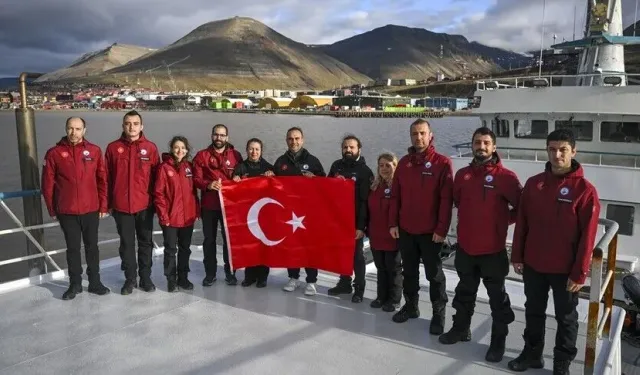Bakan Kacır, 6. Ulusal Arktik Bilimsel Araştırma Seferi ekibini ziyaret etti