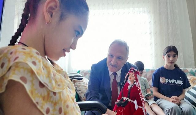 MHP'li Yurdakul'dan anlamlı ziyaret: 'Bir çocuğun tebessümü milletin vicdanıdır'