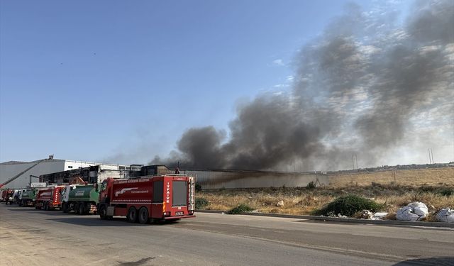 Gaziantep'te elyaf fabrikasında çıkan yangın söndürüldü