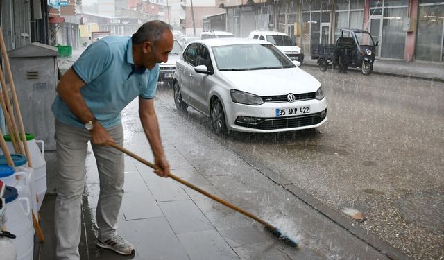 Kars'ta dolu ve sağanak etkili oldu