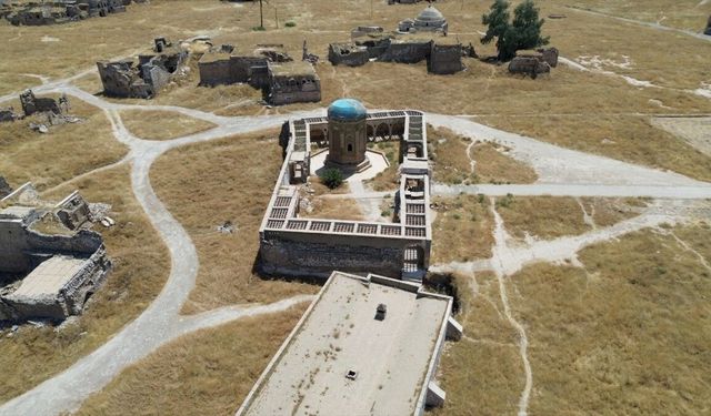 Kerkük'teki Selçuklu mirası Gök Kümbet bakımsızlık nedeniyle yıkılma tehlikesiyle karşı karşıya