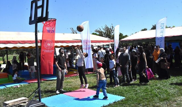 Van'da özel gereksinimli çocuklar 'Gençlik ve Spor Festivali'nde eğlendi