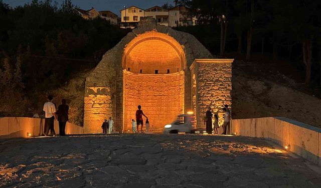 8 yıllık emeğin ardından tarihi Justinianus Köprüsü kendine hayran bırakıyor
