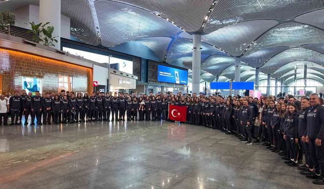 Bakan Bak: 'Milli sporcularımız ülkemizin tanıtımında da önemli rol üstleniyor'