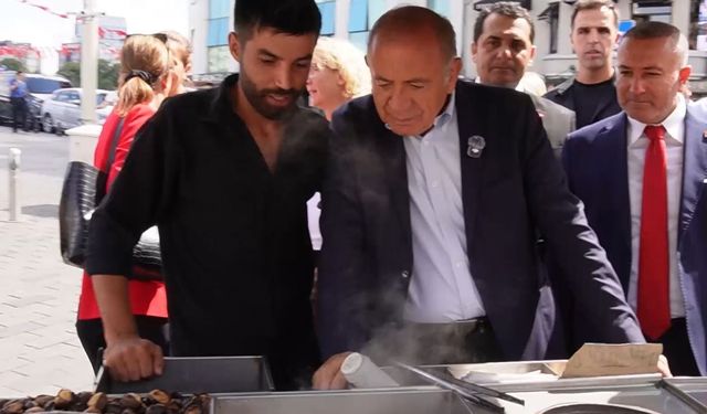 CHP İstanbul İl Başkanı Gürsel Tekin Taksim'de esnaf ve vatandaşlarla buluştu