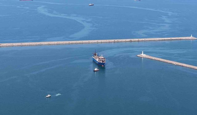 Dron saldırısında Türk mürettebatın yaralandığı gemi Samsun'a getirildi