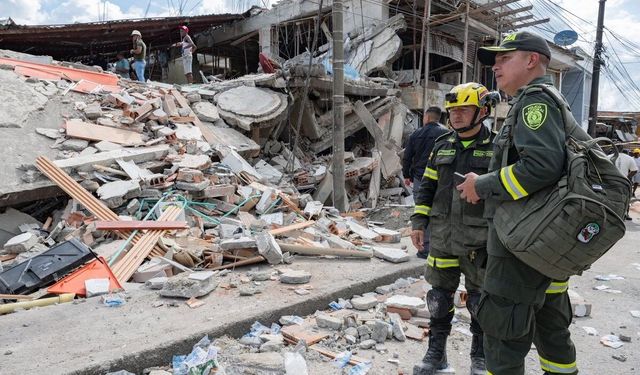 Kolombiya'yı vuran 7.4'lük depremde ölü sayısı 132'ye yükseldi