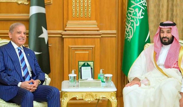 Pakistan Başbakanı Şerif, Suudi Arabistan Veliaht Prensi Selman ile görüştü