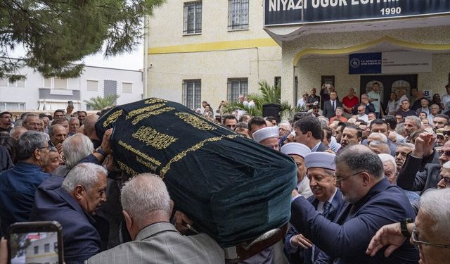 Eski İzmir Büyükşehir Belediye Başkanı Özfatura son yolculuğuna uğurlandı