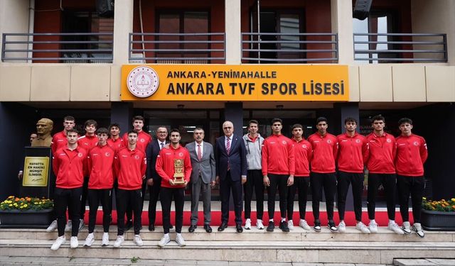 Milli Eğitim Bakanı Tekin, Ankara TVF Spor Lisesinde dünya şampiyonu öğrencilerle buluştu: