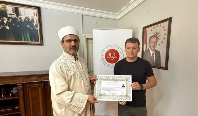 Tatil için geldiği Aydın'da İslamiyet'ten etkilenen İrlandalı genç, Müslüman oldu