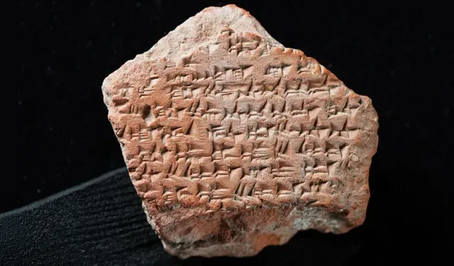 Hattuşa'da bulunan çivi yazılı tablet parçasının Kadeş Barış Antlaşması'nın nüshalarından olduğu belirlendi