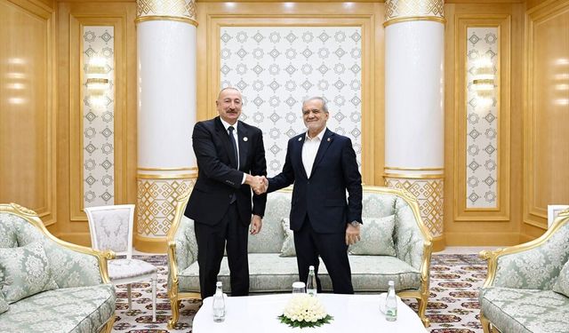 Azerbaycan Cumhurbaşkanı Aliyev, İran Cumhurbaşkanı Pezeşkiyan ile Türkmenistan'da görüştü