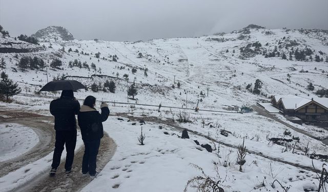 Bolu'nun yüksek kesimlerinde kar yağışı sürüyor