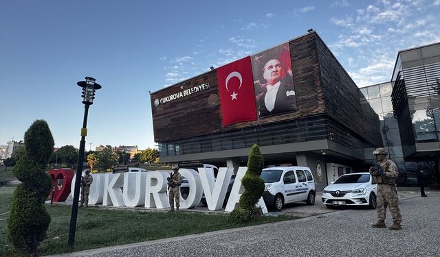 Çukurova Belediyesindeki usulsüzlüklere yönelik operasyonda 44 kişi gözaltında