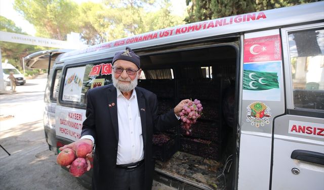 'Elmacı Dede' Aydın'daki komandolara elma ve üzüm getirdi