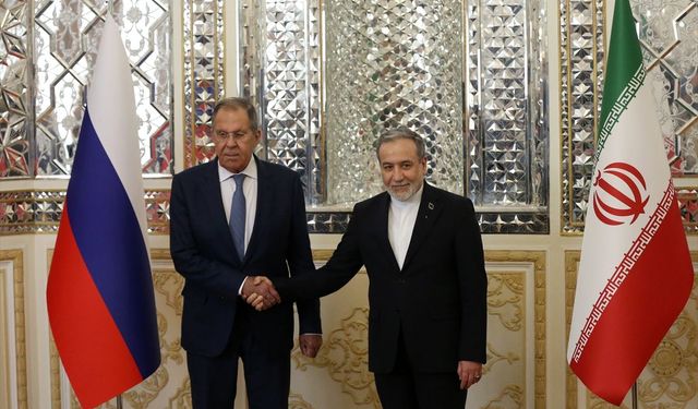İran Dışişleri Bakanı Erakçi ile Rus mevkidaşı Lavrov Tahran'da görüştü