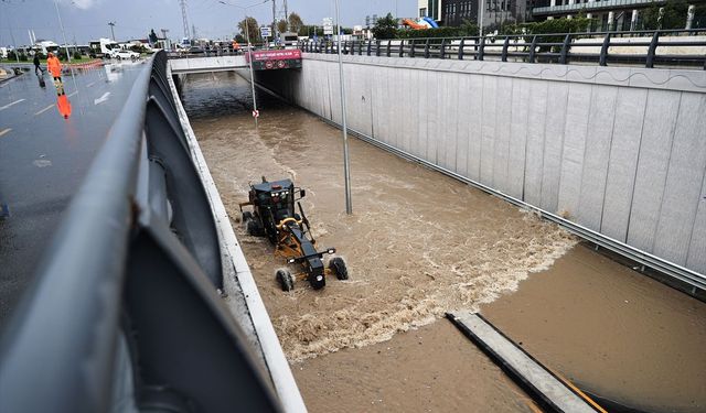 Mersin'de sağanak etkili oldu