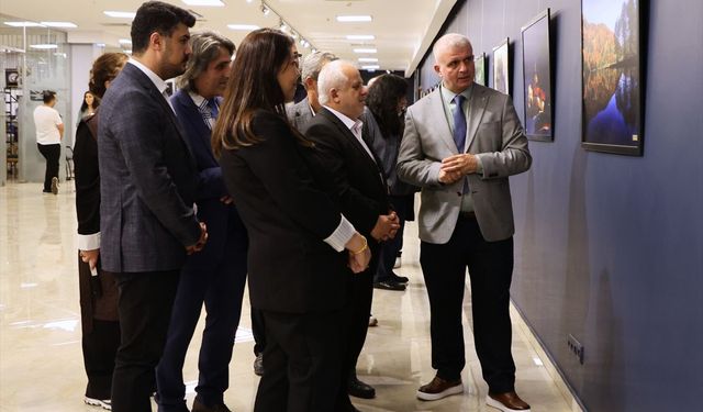 Sanatçı Resul Çelik, 81 ilin hikayesini 'Al Sancağın Gölgesinde Anadolu' sergisinde buluşturdu: