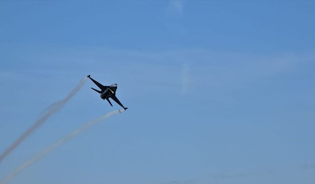 SOLOTÜRK Bursa'da gösteri uçuşu yaptı