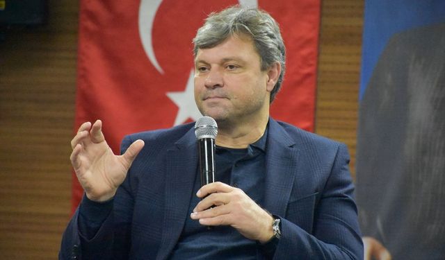 Teknik direktör Ertuğrul Sağlam, Gümüşhane'de öğrencilerle buluştu