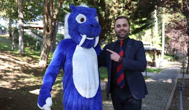 Çankırı'nın simgesi kılıç dişli kaplanı 3 senedir kostümüyle tanıtıyor