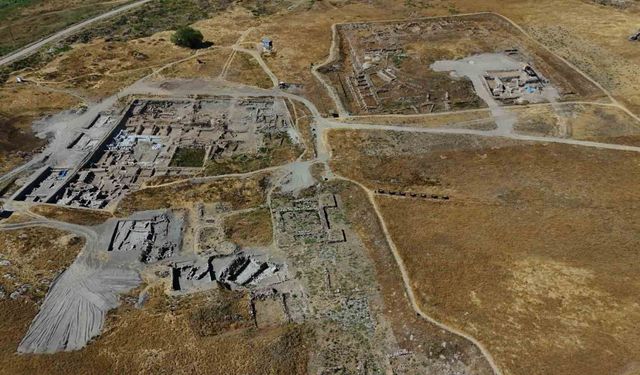 Cumhuriyet tarihinin en uzun soluklu kazısında bir ilk: Mozaikli yapı bulundu