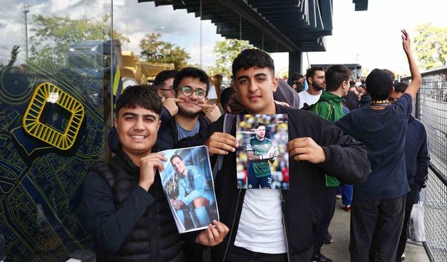 Ederson, imza gününde sarı-lacivertli taraftarla buluştu