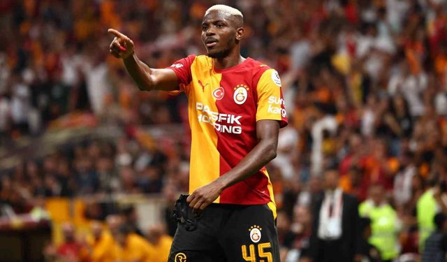 Galatasaray'da Osimhen, Fenerbahçe'de Vedat takımını sırtlıyor