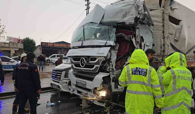 Gaziantep'te 3 aracın karıştığı zincirleme kaza: 2 yaralı