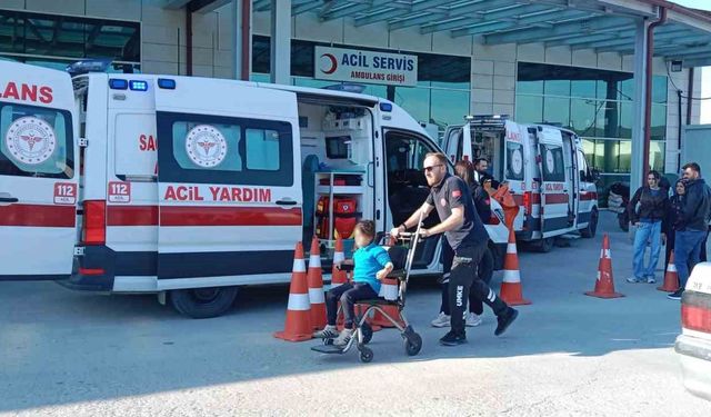 Gıda zehirlenmesi şüphesi: 9 öğrenci hastaneye kaldırıldı