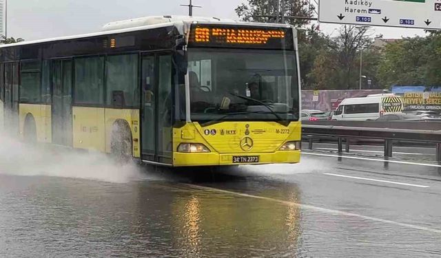 İstanbul'da sağanak yağış etkisini sürdürüyor